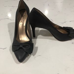 Black BCBG Paris bow heels 6.5 NWOT